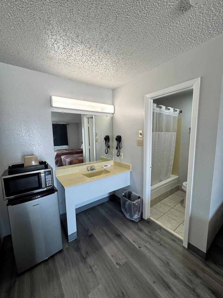 Westworld Country Inn - photo 8