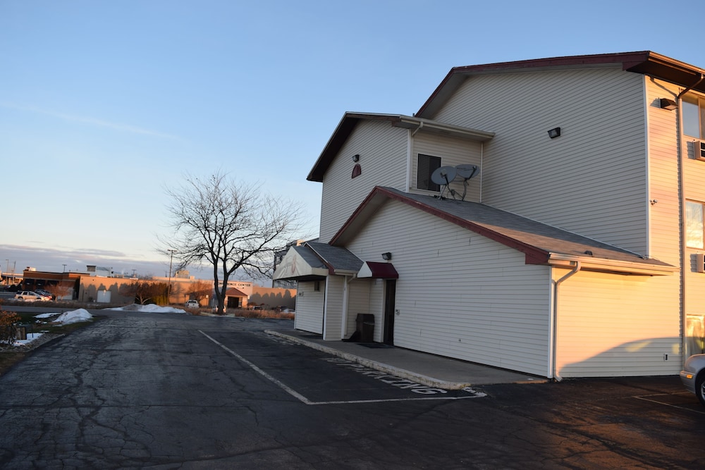 Super 8 by Wyndham Saginaw - photo 39