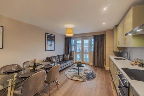 2BED 2BATH Bliss Private Parking By Tempstay — 4-Star Luxury Hotel in Windsor, United Kingdom