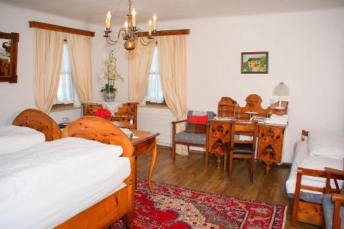 Gasthof Hohlwegwirt — hotel in Hallein