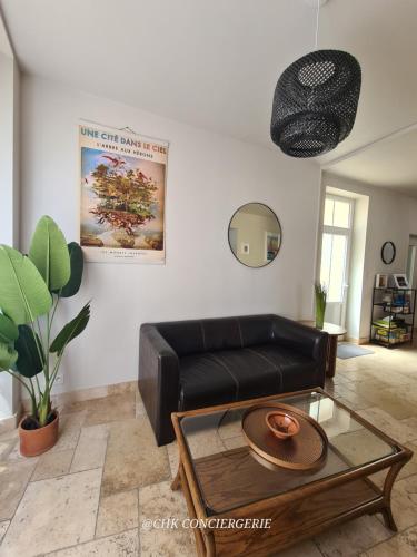 Dors Fée Duplex avec Toit Terrasse et Salle de Jeux Centre Bourg à 4 min du Puy duFou — hotel in Les Epesses