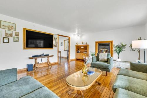 Lakeside Vineyard Retreat Deaver's Winery — 4-Star Luxury Hotel in Plymouth, United States