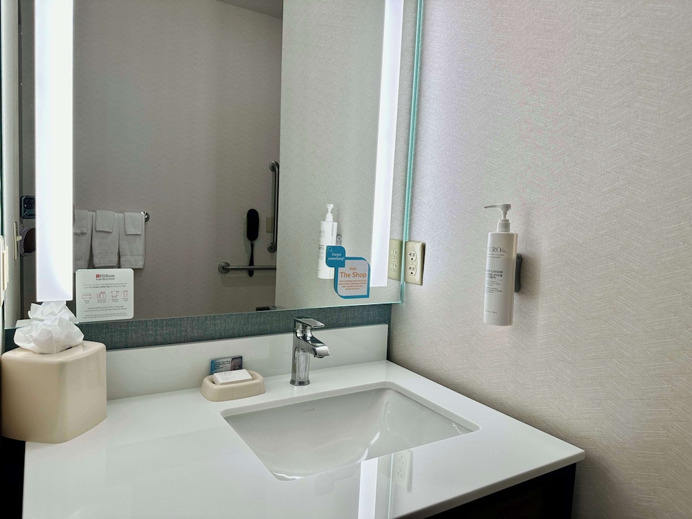 Hilton Garden Inn Oconomowoc - photo 36