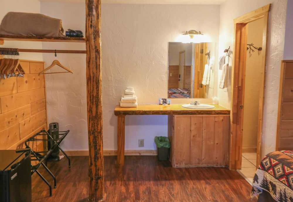 Chinook Winds Motel - photo 133