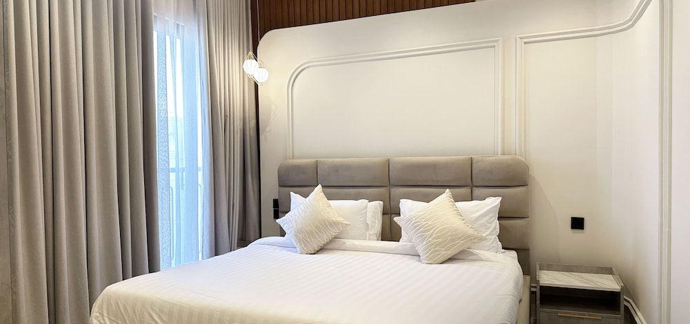 Kease Narjis A 12 Luxury Gold AX18 — 4-Star Luxury Hotel in Riyadh, Saudi Arabia