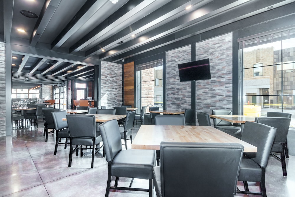 Cobblestone Hotel and Suites Janesville - photo 43