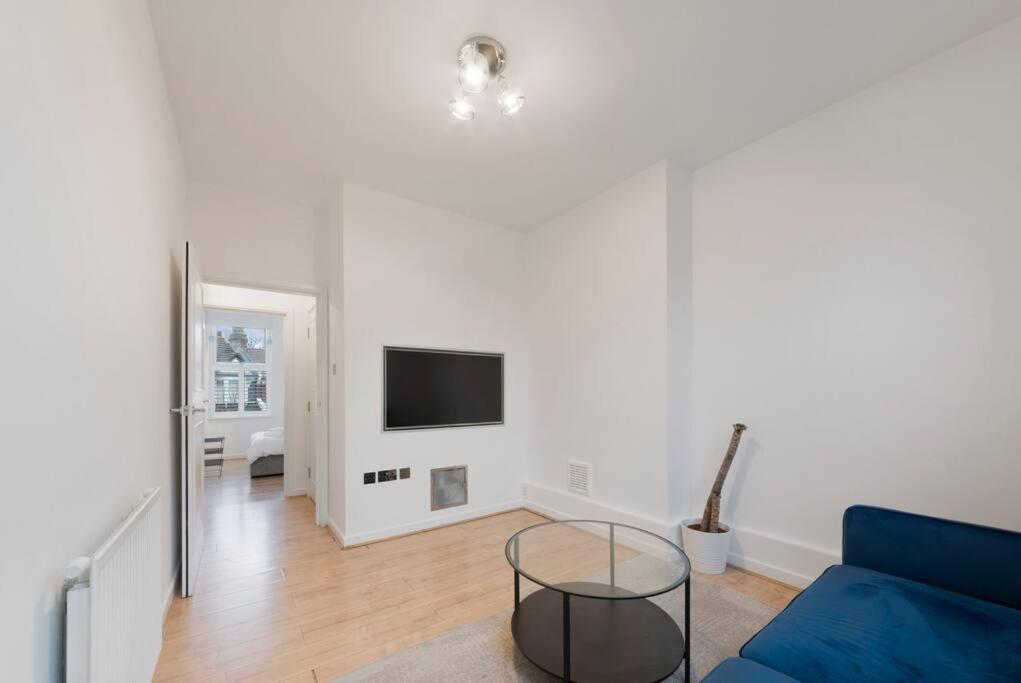 Stunning 1 Bed Flat in London 20 Mins From Central London