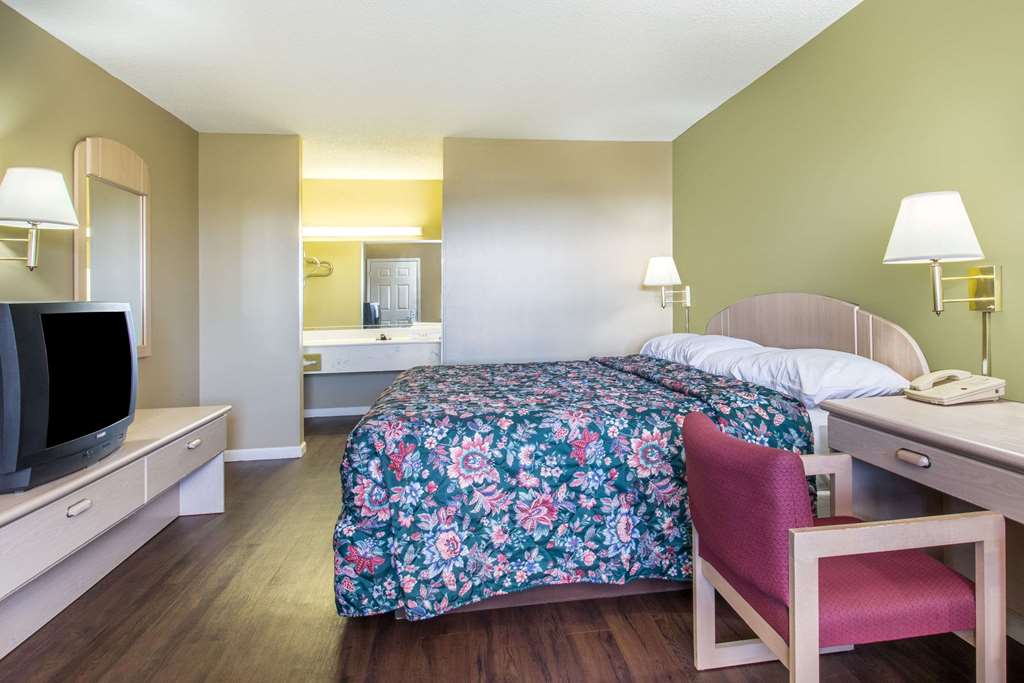 Super 8 by Wyndham Monticello - photo 11