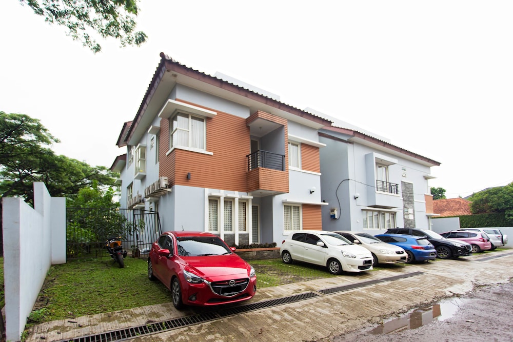 RedDoorz Plus near Siloam Karawaci in Tangerang, Indonesia