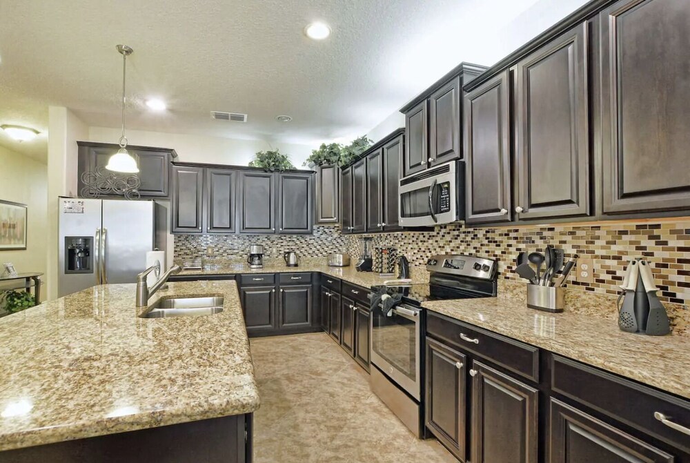 Luxurious 6BD Pool Home With Best Resort Amenities Two Master Suites and Big Pool Area #6pp917 - photo 19