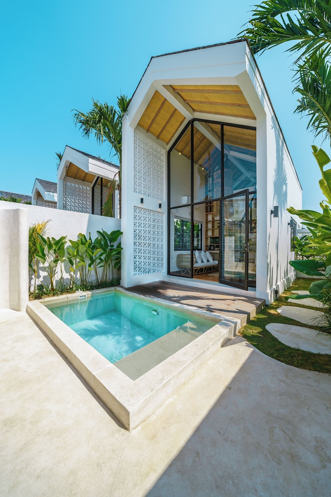 Villa Tiny Romantic A Shape 1BR Villa Close to Nyanyi Beach — 4-Star Luxury Hotel in Tabanan, Indonesia