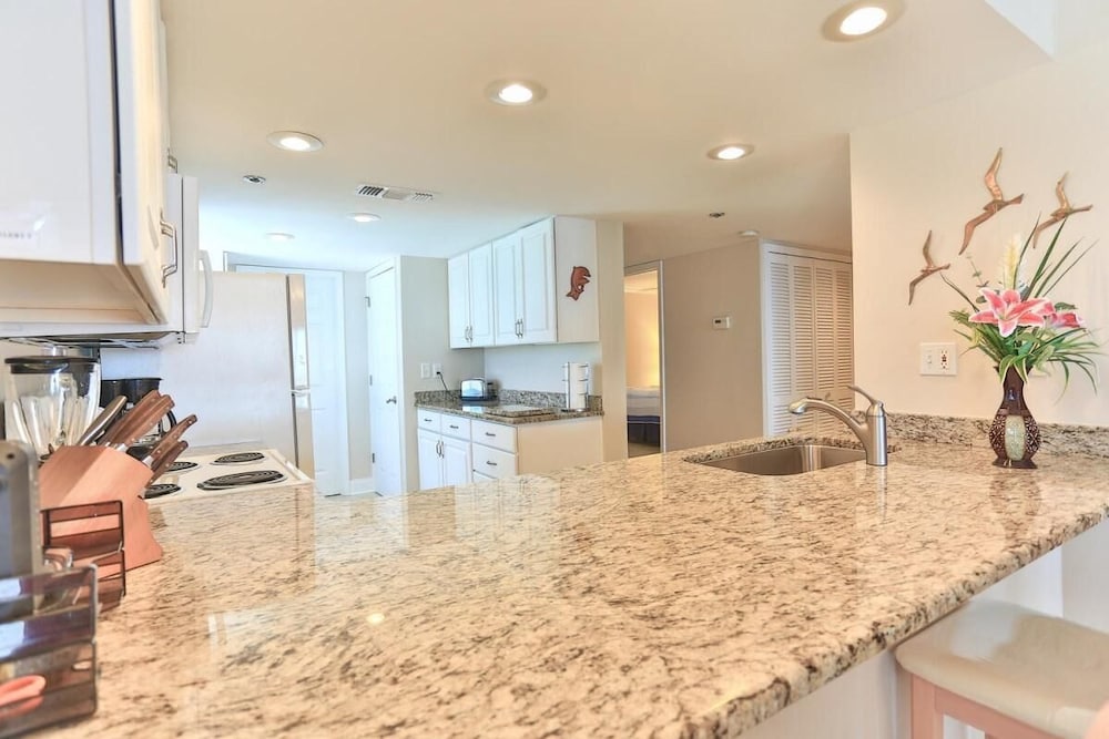 Destin Towers 143 Beach Front 2BR - photo 11