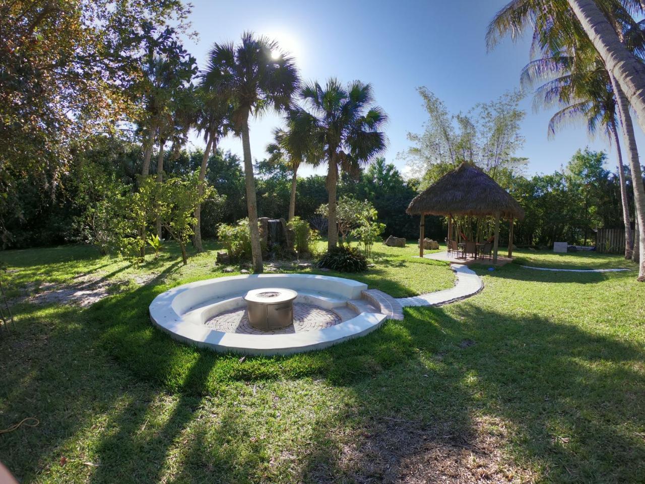 Jupiter Waterfalls Newly Updated Tiki Hut Fire Pit Kitchen Pool Heater And More — Jupiter