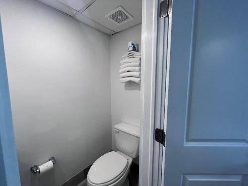 Admiral Resort Motel - photo 18