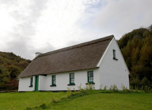 Corofin Lake Cottages - last minute hotel in Unknown City