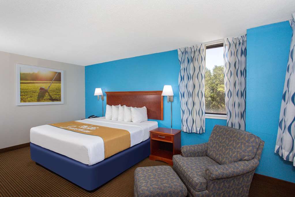 Days Inn & Suites by Wyndham Tallahassee Conf Center I 10 - photo 12