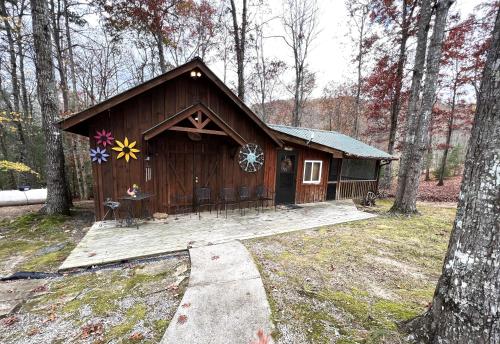 Shady's Barn - carbon neutral hotel in Sevierville