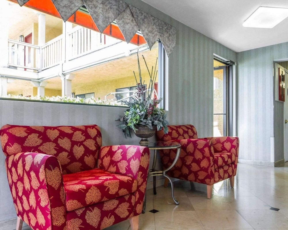 Quality Inn Oakland - photo 18