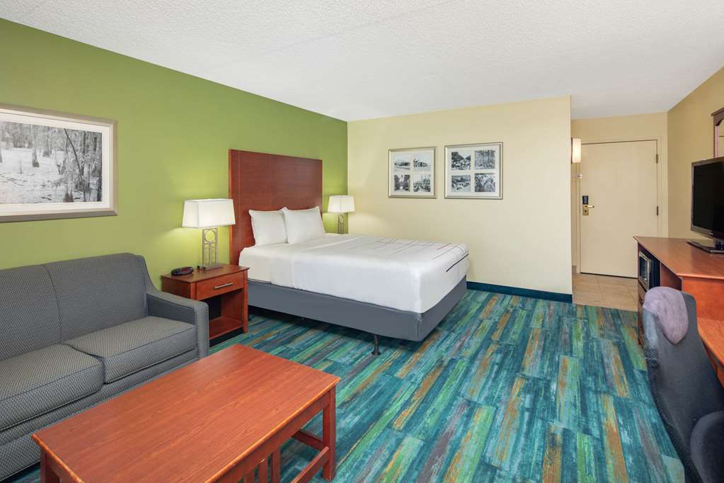 Wingate by Wyndham Valdosta Moody AFB - photo 11