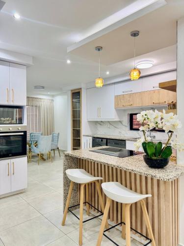 Zaidi Luxury Home — 4-Star Luxury Hotel in Secunda, South Africa