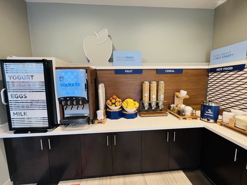 Holiday Inn Express & Suites Salinas by IHG - photo 37