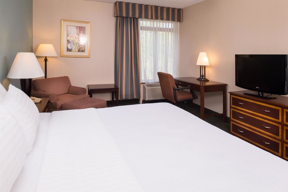 Ramada Plaza Rochester Airport - photo 82