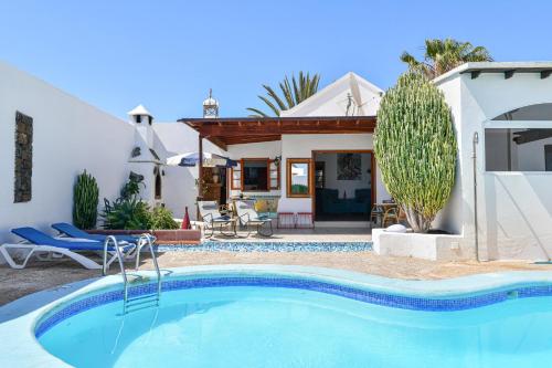 Villa Alex — 4-Star Luxury Hotel in Puerto Del Carmen, Spain