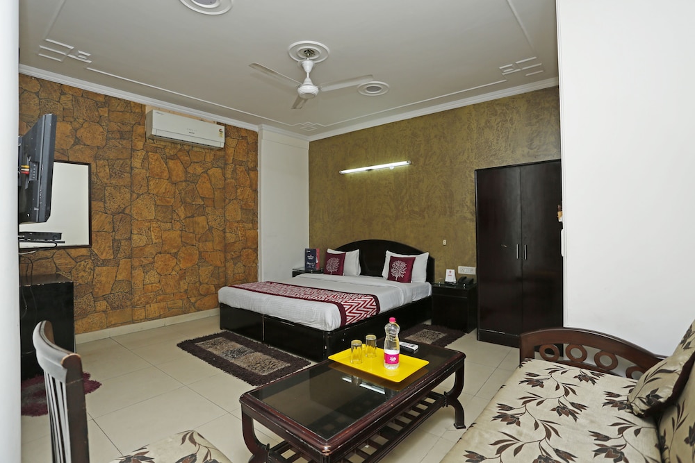 Route 99 Cola - carbon neutral hotel in Unknown City