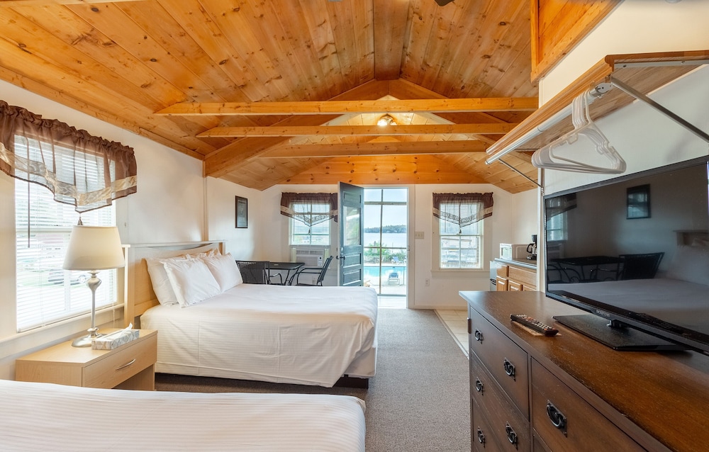 Half Moon Motel & Cottages - photo 11