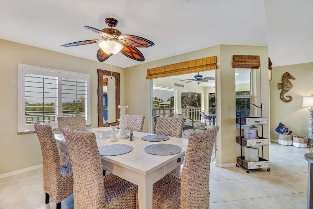 4865 Regal Dr - featured photo