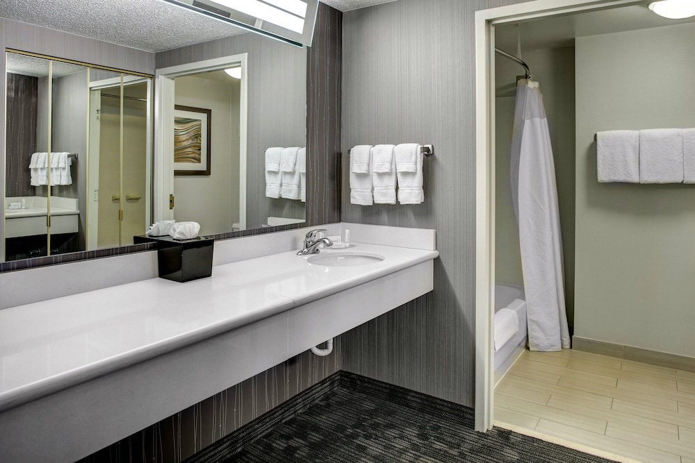 Courtyard by Marriott Cleveland Westlake - photo 11