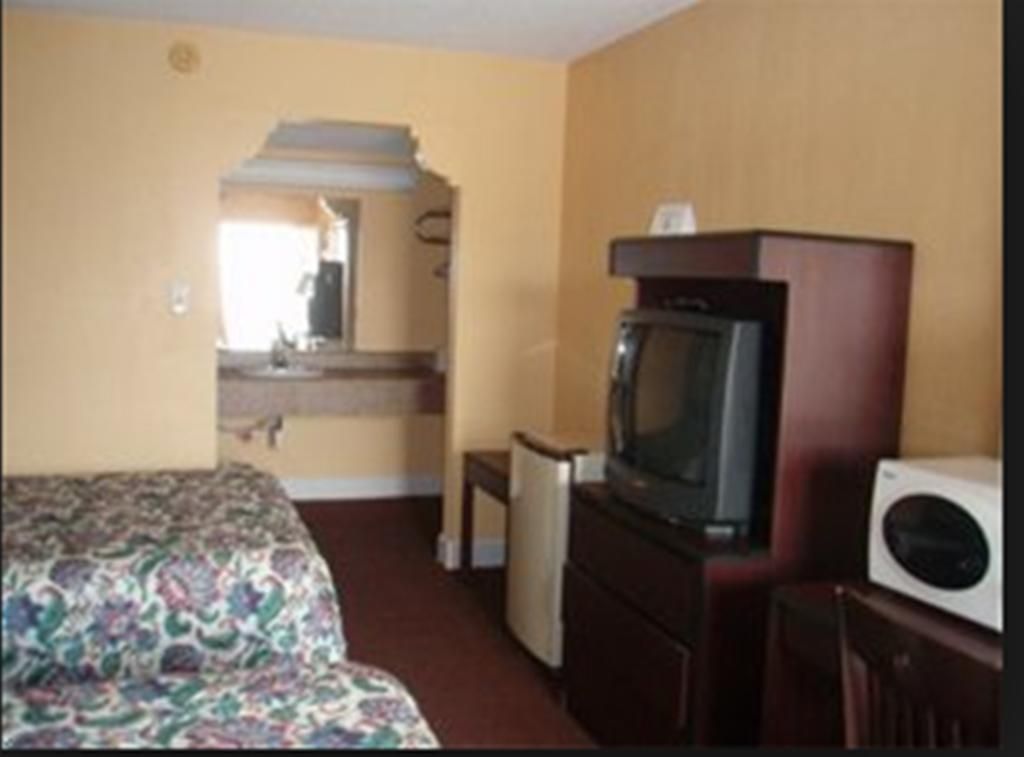 Americas Best Value Inn Huntsville - photo 8