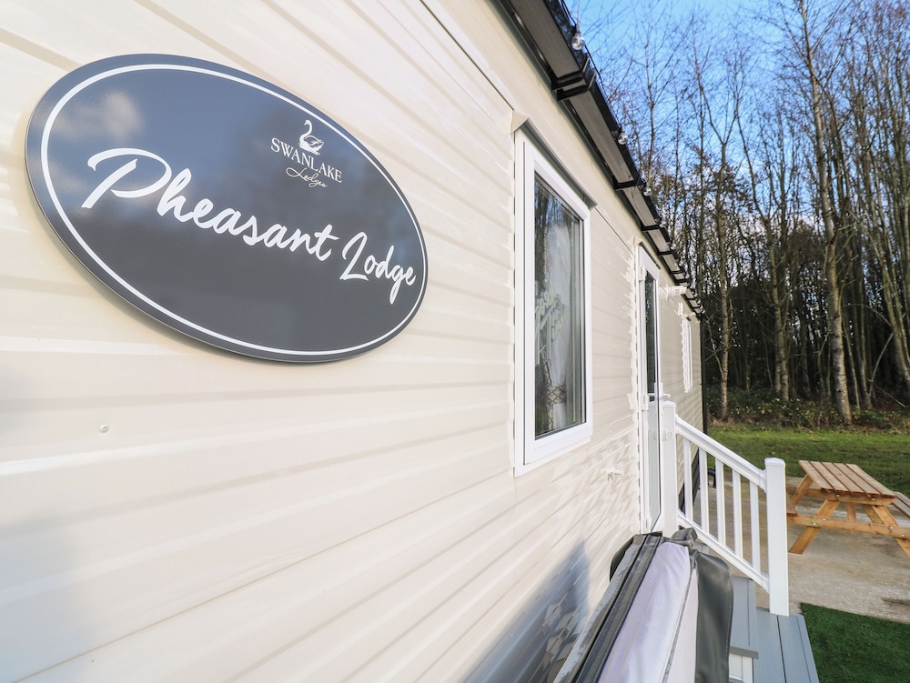 Pheasant Lodge — 4-Star Luxury Hotel in Coalville, United Kingdom