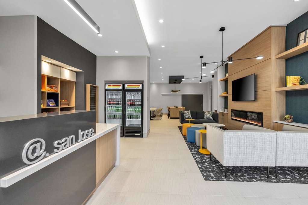 La Quinta Inn & Suites by Wyndham San Jose Airport Downtown - photo 8