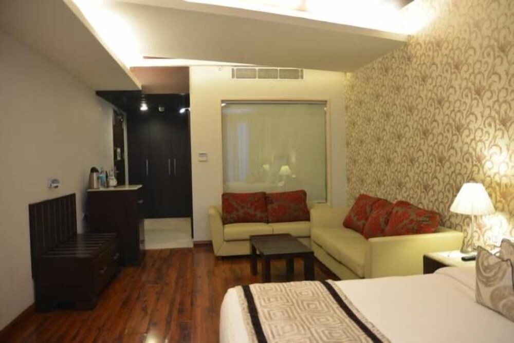 Tree House Hotel Gurgaon — Gurgaon — photo 4