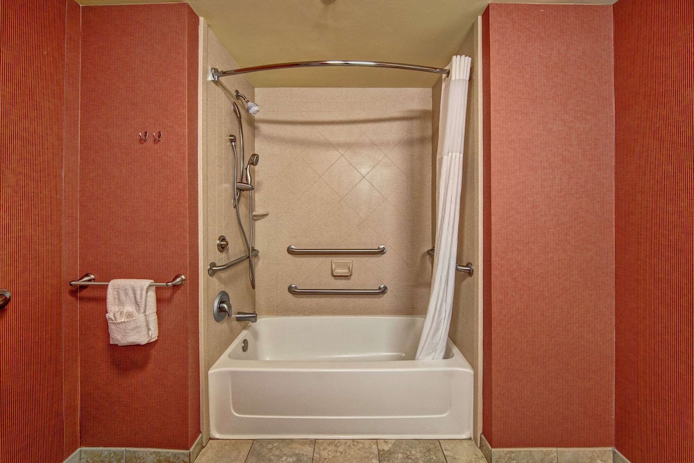 Hampton Inn Jacksonville Anniston Area - photo 34