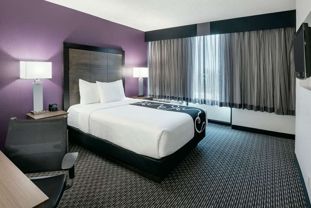 La Quinta Inn & Suites by Wyndham Rancho Cordova Sacramento - photo 12