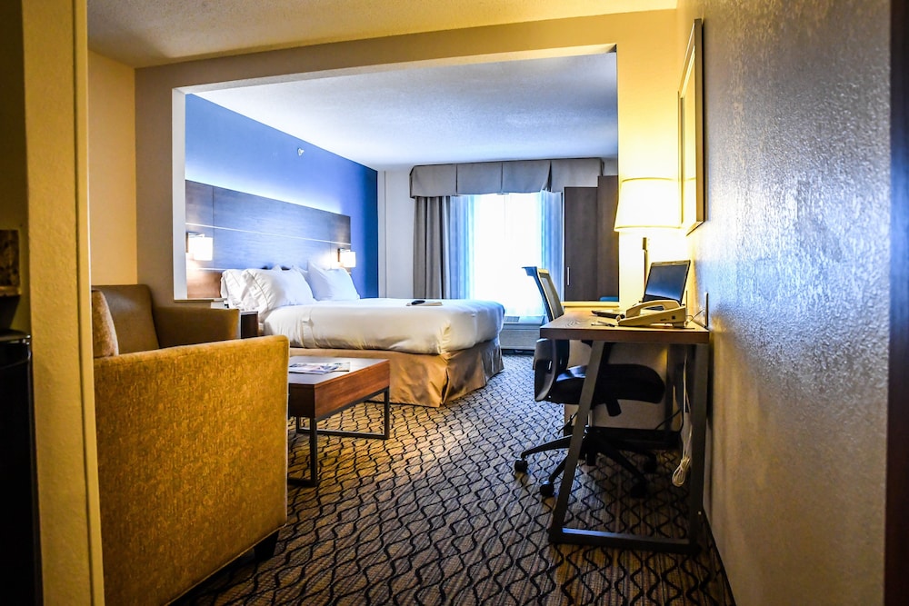 Holiday Inn Express Hotel & Suites Concord by IHG - photo 13