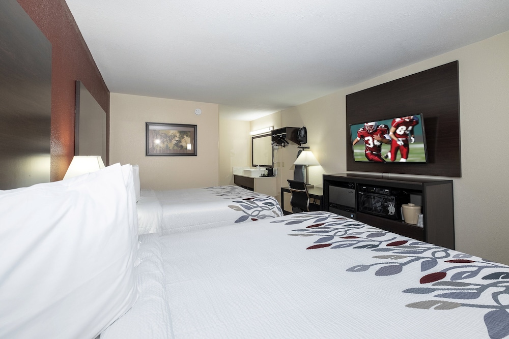 Red Roof Inn Freehold - photo 5