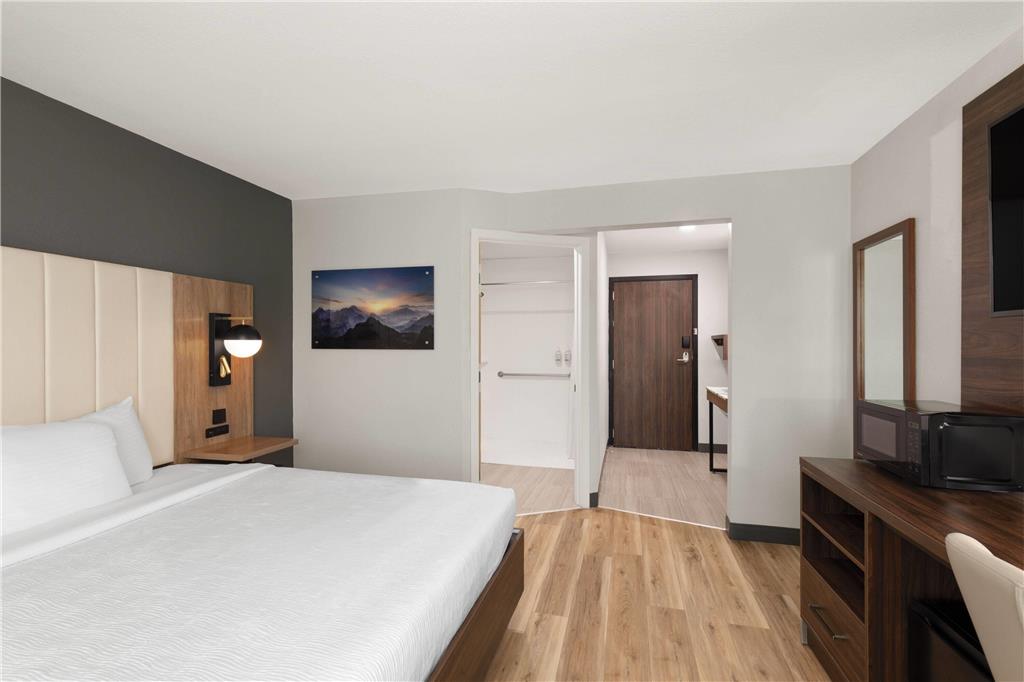 La Quinta Inn & Suites by Wyndham Springdale - photo 20