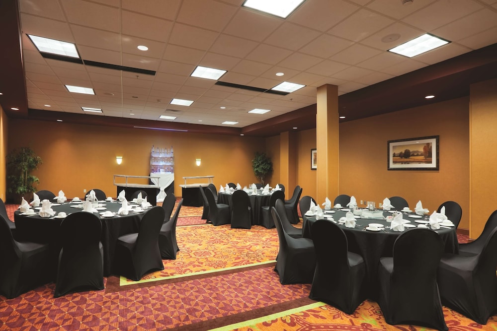 Embassy Suites by Hilton E Peoria Riverfront Conf Center - photo 37