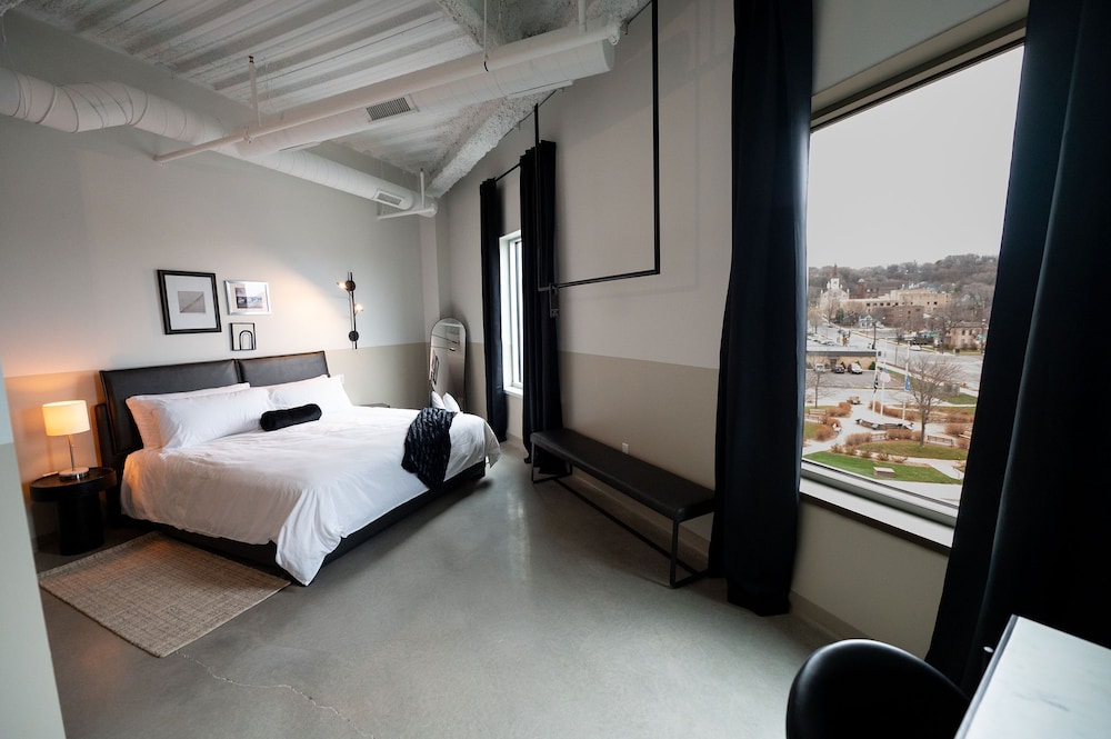 Arch and Cable Hotel - photo 9