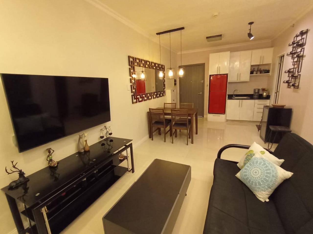 Furnished Condo with Private Parking Free WiFi Netflix & 2 Aircon Units — 4-Star Luxury Hotel in Bacolod, Philippines
