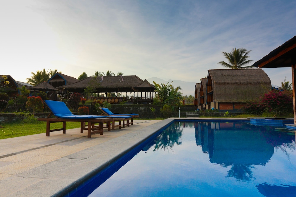 OYO 1321 Mountain Resort in Praya, Indonesia