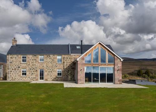 Kipney Farmhouse with hot tub — 4-Star Luxury Hotel in Perth, United Kingdom