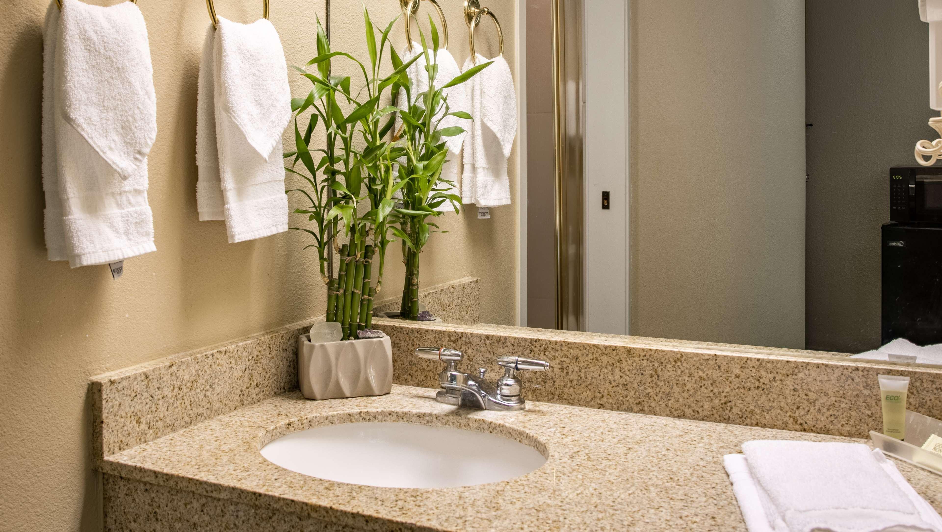Howard Johnson Lincoln - photo 28