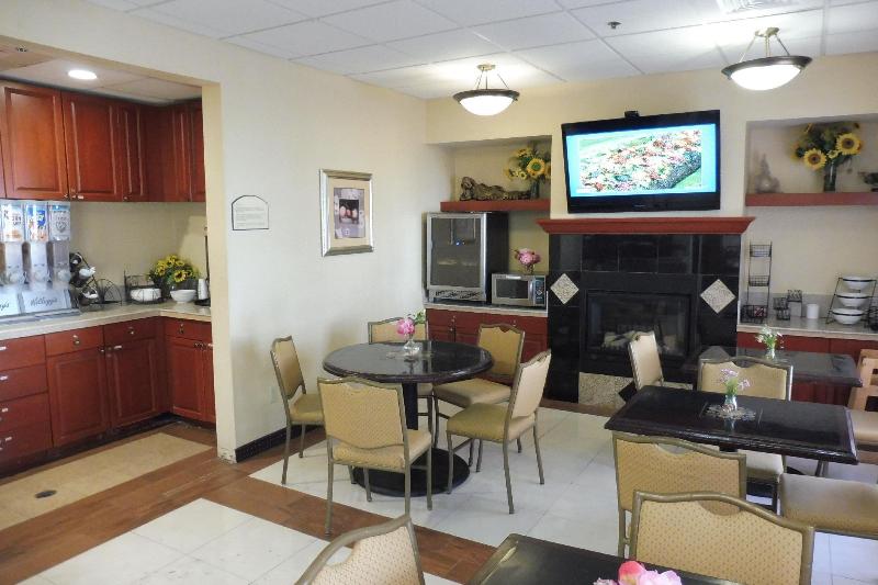 Red Roof Inn & Suites Galloway - photo 2