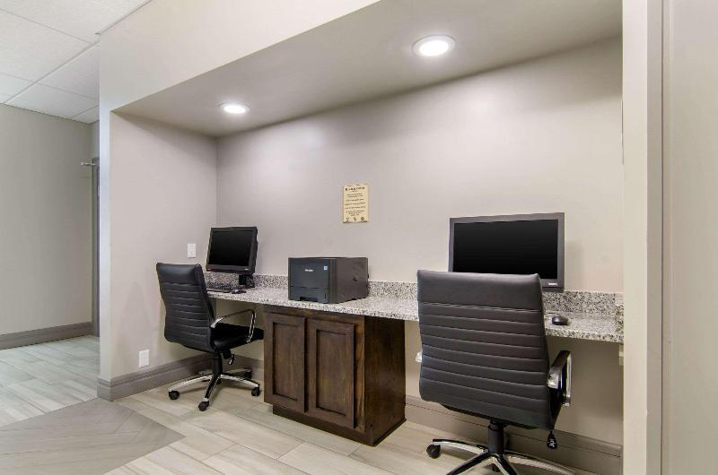 Clarion Inn & Conference Center in Emporia, United States