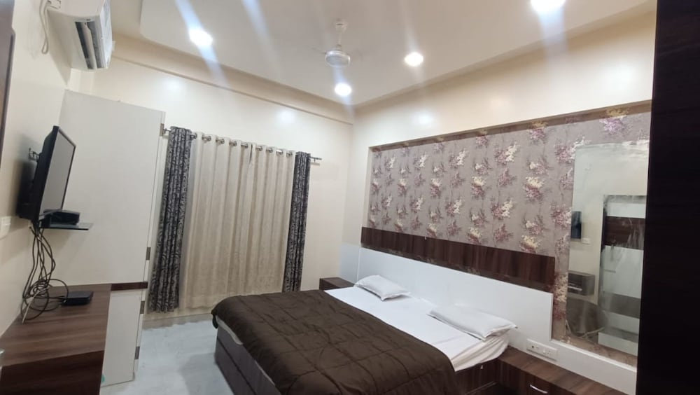 Hotel Hari Vitthala Palace &Lodging in Ahmadnagar, India