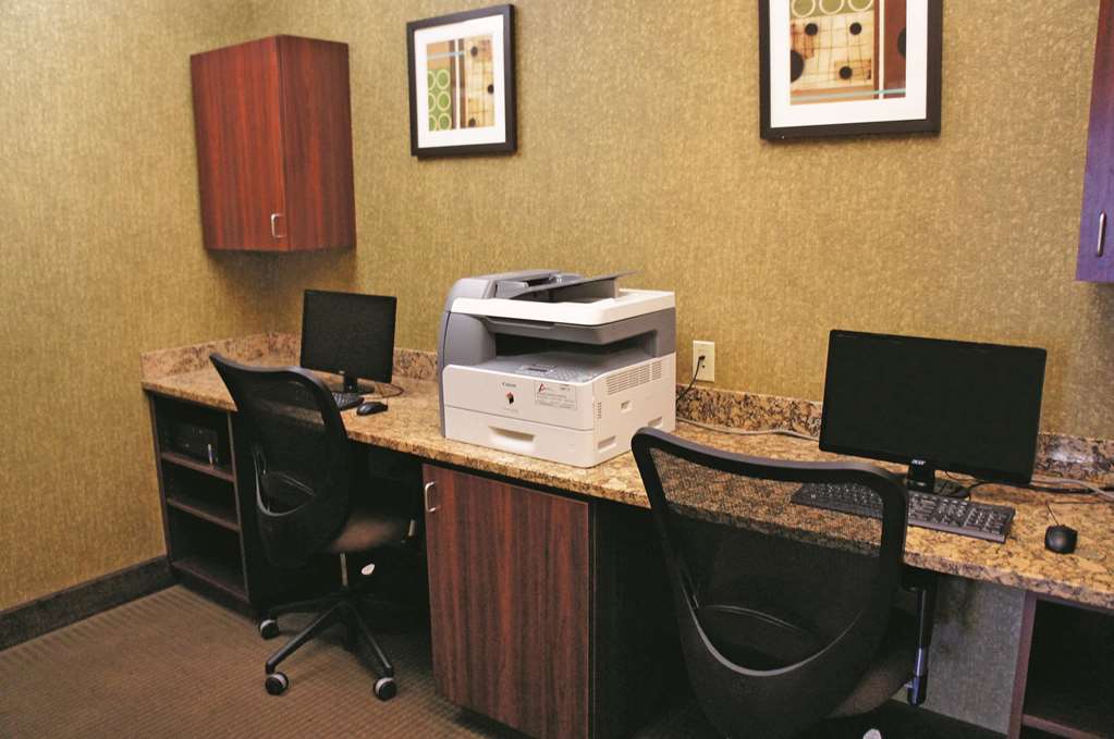La Quinta Inn & Suites by Wyndham Minot - photo 45